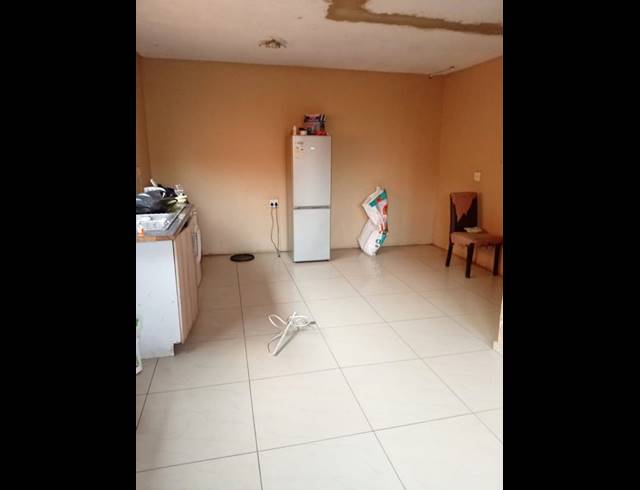 5 BEDROOM HOUSE FOR SALE IN THULANI